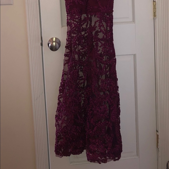Low Cut Maroon Maxi Lace Prom Dress 🌟 - Picture 8 of 8